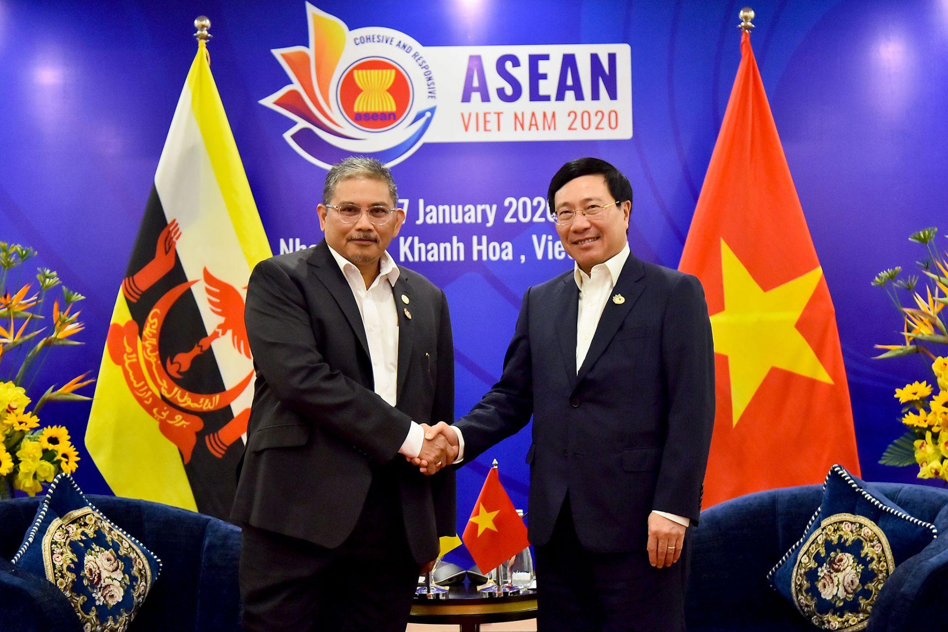 Phó Thủ tướng, Bộ trưởng Ngoại giao Phạm Bình Minh và Bộ trưởng thứ hai Bộ Ngoại giao Brunei Dato Erywan Pehin Yusof tại Nha Trang