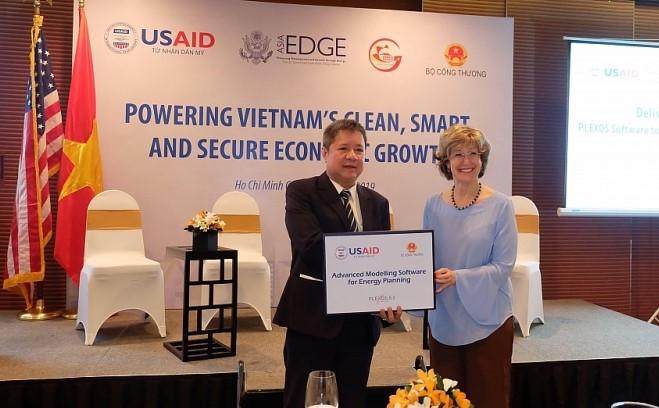 Mỹ vừa công bố tài trợ 14 triệu đô la cho một dự án thúc đẩy triển khai những giải pháp năng lượng phân tán, tiên tiến ở một số khu vực đô thị được chọn tại Việt Nam.