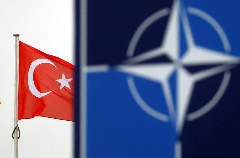 (VnMedia) - Ankara sẽ chống lại mọi nỗ lực của các nước thành viên NATO trong việc thuyết phục nước này ủng hộ một kế hoạch phòng thủ cho các nước Baltic và Ba Lan cho đến khi yêu cầu về một kế hoạch bảo vệ Thổ Nhĩ Kỳ được đáp ứng