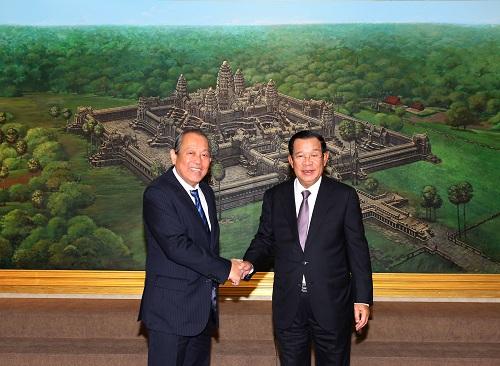 Phó Thủ tướng Thường trực Trương Hòa Bình và Thủ tướng Campuchia Samdech Hun Sen - Ảnh: VGP