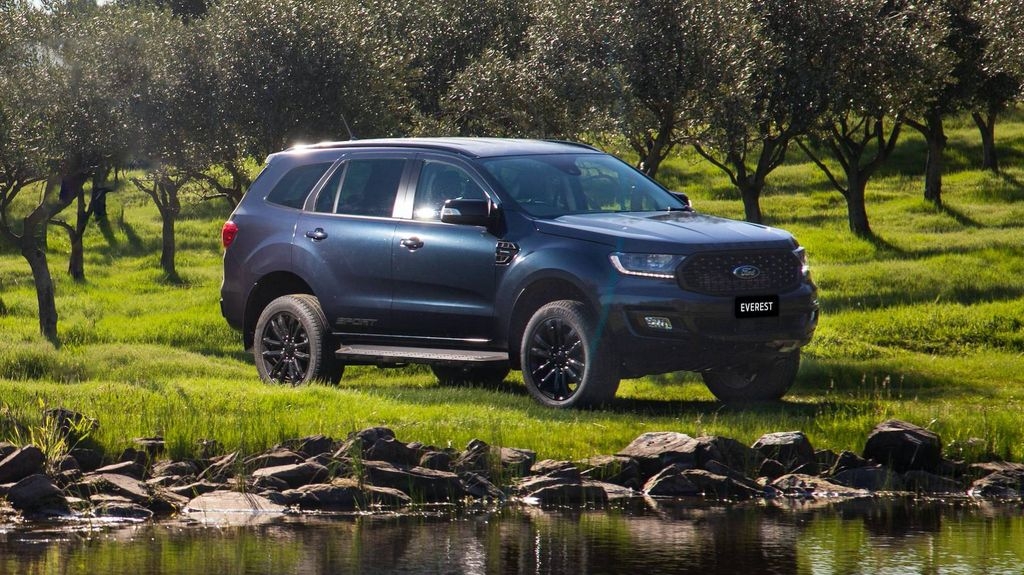 ford everest phien ban the thao chinh thuc lo dien