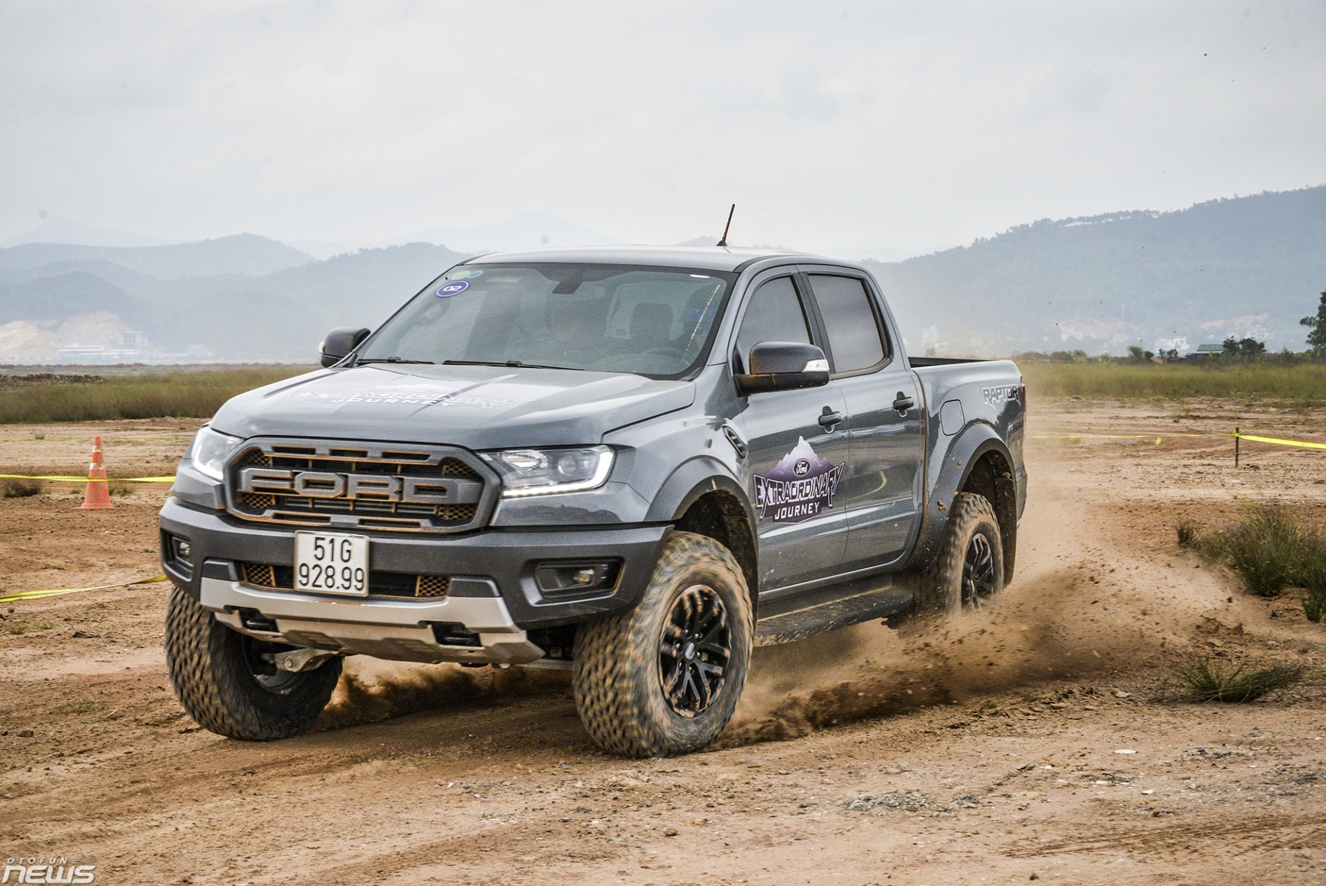 ford ranger raptor 2020 so huu mot loat trang bi moi