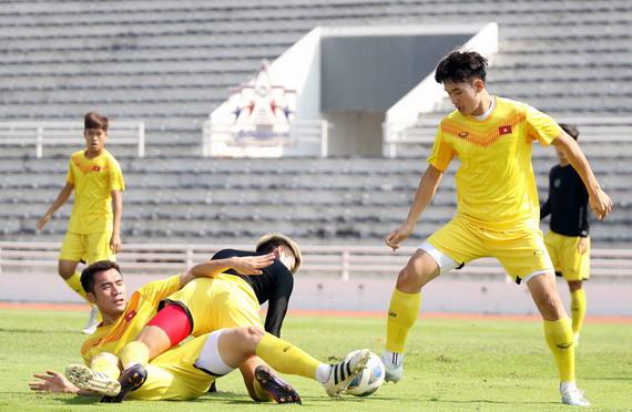 Buổi tập cuối cùng của U23 Việt Nam tại Buriram trước khi di chuyển tới Bangkok. Ảnh: VFF