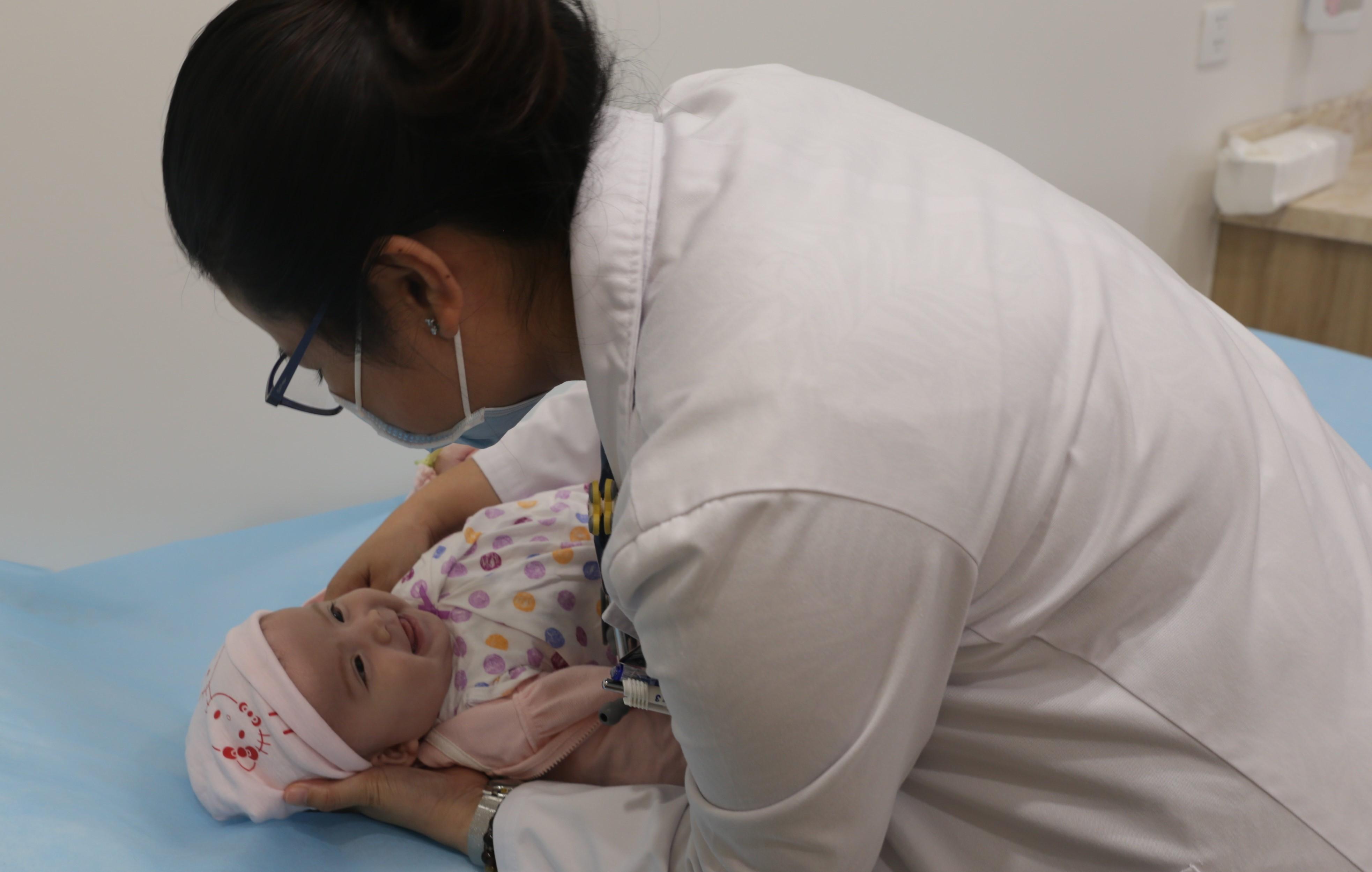Trẻ được tiêm vắc xin đúng lịch sẽ có một nền tảng sức khỏe tích cực cho sự phát triển trong tương lai