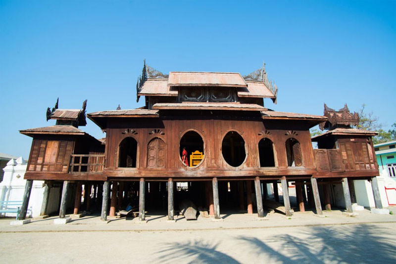Tu viện cổ bằng gỗ tếch Shwe Yan Pi ở Hồ Inle, Myanmar