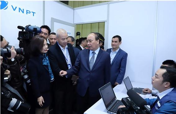 Thủ tướng Chính phủ Nguyễn Xuân Phúc đến kiểm tra công tác chuẩn bị của VNPT tại sự kiện Hội nghị Thượng đỉnh Mỹ - Triều Tiên vào tháng 2/2019