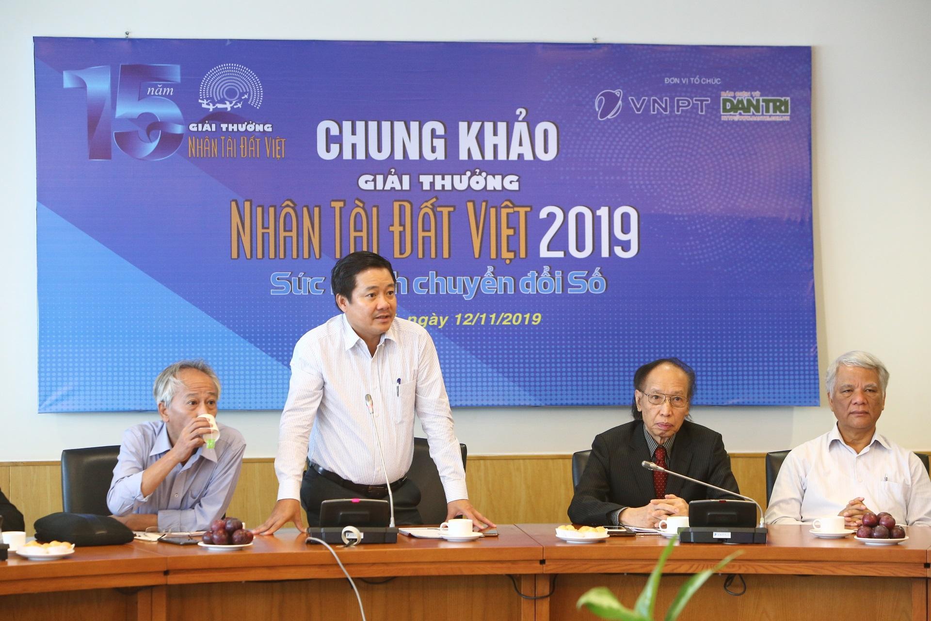 ​  Ông Huỳnh Quang Liêm - Phó Tổng giám đốc Tập đoàn VNPT, Chủ tịch Tổng công ty VNPT-Media, đồng Trưởng ban tổ chức Giải thưởng Nhân tài Đất Việt 2019 phát biểu.  ​