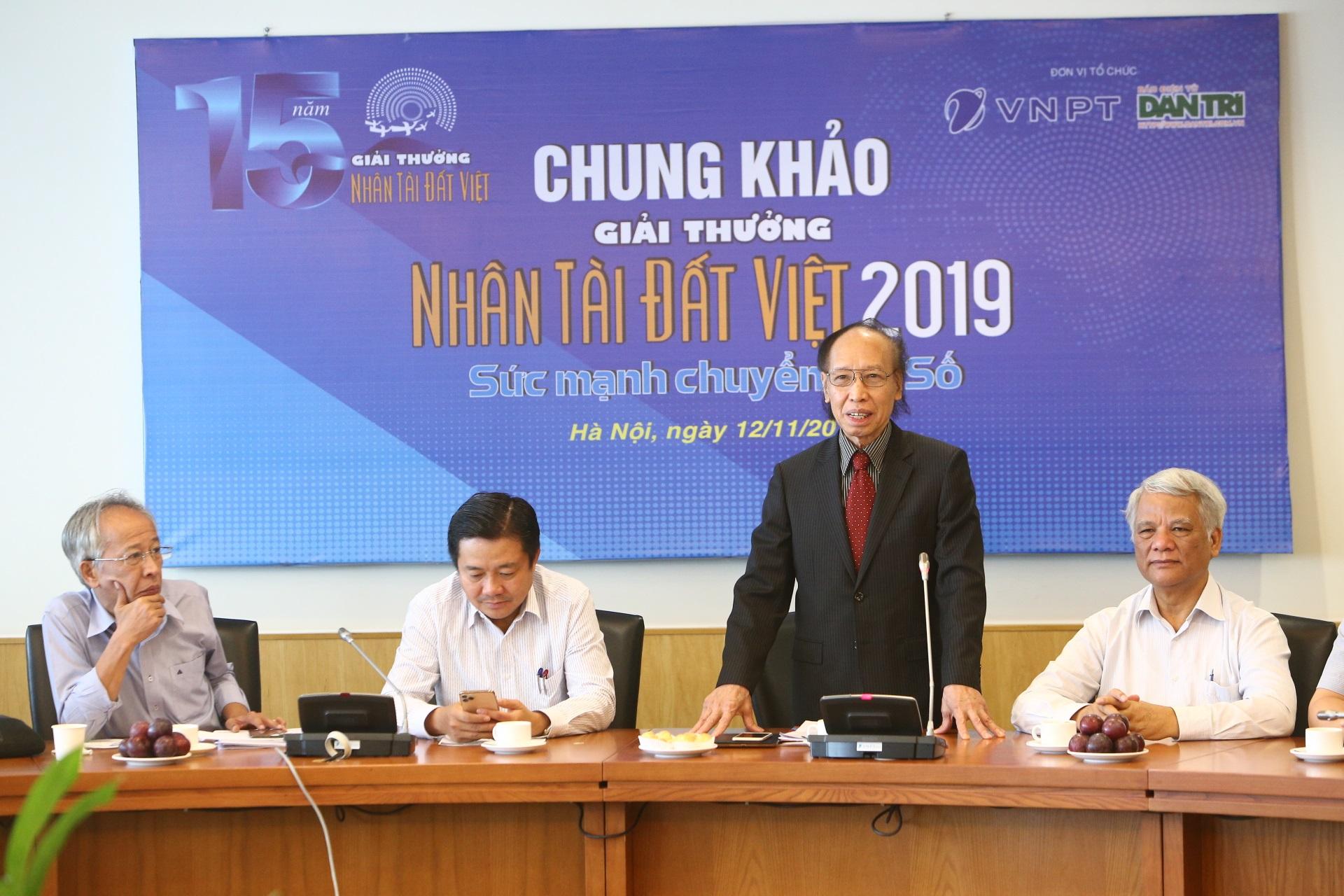 Ông Phạm Huy Hoàn - Trưởng ban tổ chức Giải thưởng Nhân tài Đất Việt 2019 phát biểu trước Hội đồng Giám khảo Chung khảo.