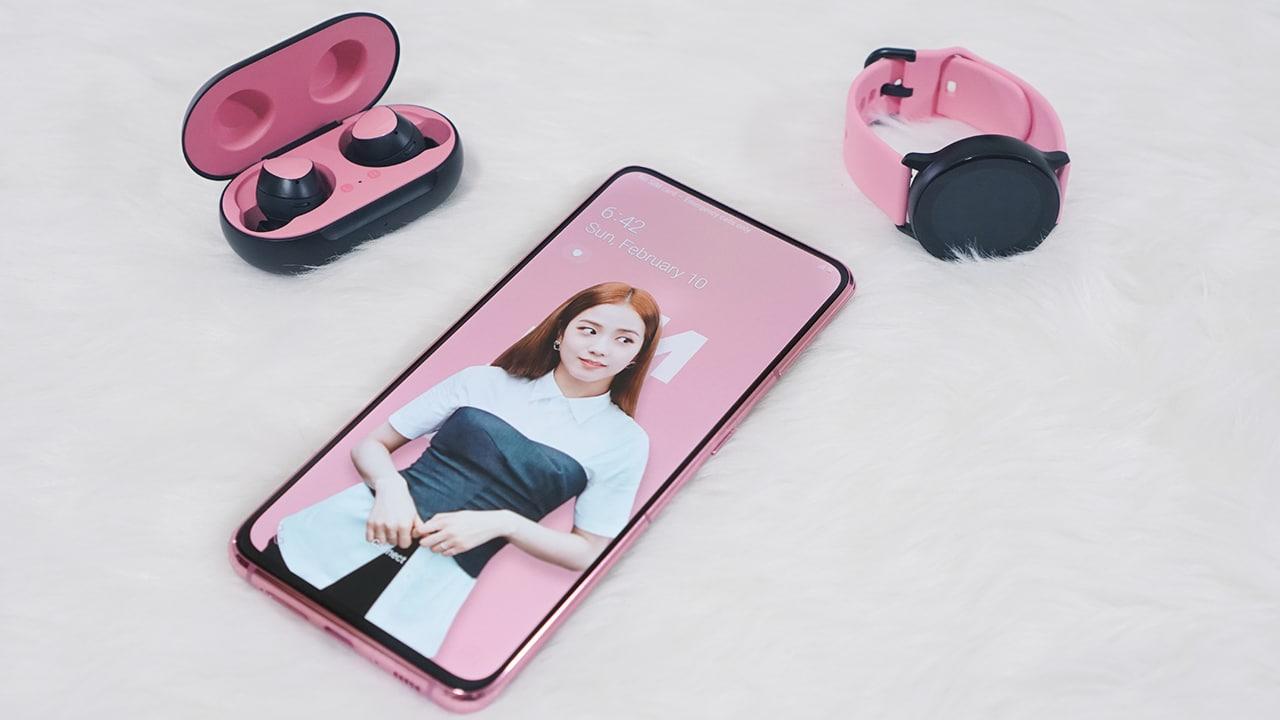 Máy sử dụng màn hình được Samsung gọi là “New Infinity” với kích thước 6,7 inch, độ phân giải Full HD+  và sử dụng tấm nền Super AMOLED với công nghệ vân tay trong màn hình. Sức mạnh xử lý đến từ con chip Snapdragon 730 mới với RAM 8GB, bộ nhớ trong 128GB và có hỗ trợ khe cắm thẻ nhớ mở rộng.