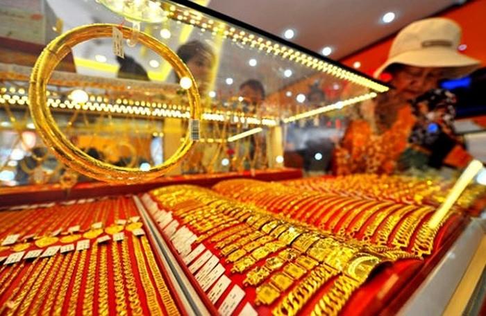 Giá vàng trong nước tăng mạnh theo thế giới
