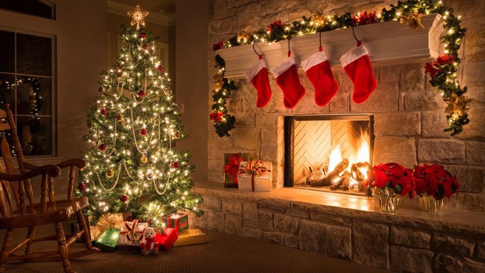 Đốt thư gửi ông già Noel: Mỗi mùa Giáng sinh, trẻ em tại Anh thường viết thư gửi ông già Noel, nói lên mong ước của mình rồi ném vào lò sưởi. Lũ trẻ tin rằng các nàng tiên sẽ đem thư của mình qua ống khói, đến Bắc Cực và tới tay ông. Ảnh: Shutterstock.