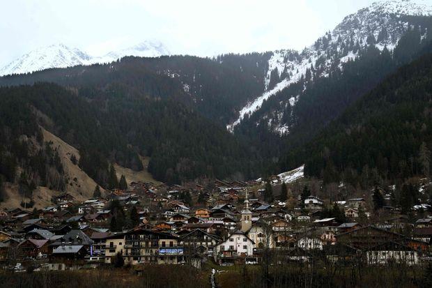 Khu du lịch ở dãy Alps nơi 5 người từng ở sau bị phát hiện dương tính với virus corona. Ảnh: AFP.