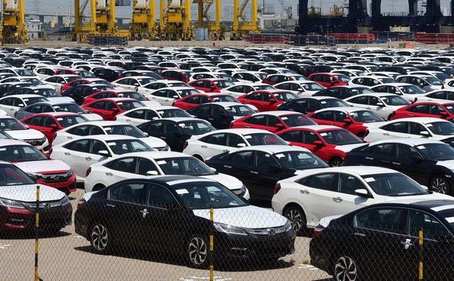 Xe nhập bất ngờ giảm lượng về Việt Nam một cách đầy khó hiểu giữa bối cảnh mua sắm xe đang gia tăng