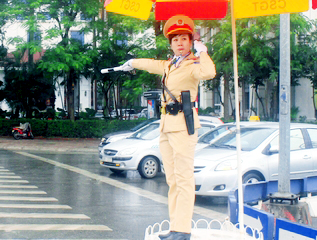 10 nút giao thông Hà Nội dưới tay nữ cảnh sát xinh đẹp