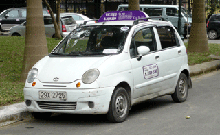 Hà Nội cởi trói cho taxi hoạt động trên phố Lê Duẩn
