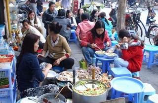 Thông tư 30 của Bộ Y tế:: Không cấm kinh doanh thức ăn đường phố