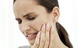 Chảy máu chân răng thường xuyên là bệnh gì?