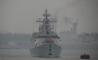 Hải quân Trung Quốc tiếp nhận tàu khu trục tàng hình mới