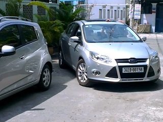 Video: Ford Focus tự động đỗ xe tại Việt Nam