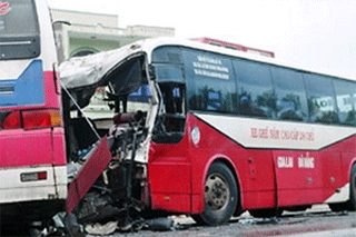 Khánh Hòa: Xe khách đâm nhau, 11 người tử nạn