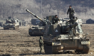Kim Jong Un ra tiền tuyến, “báo động” quân đội