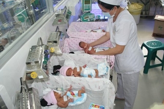 TP HCM: Sản phụ 28 tuổi sinh cùng lúc 5 con