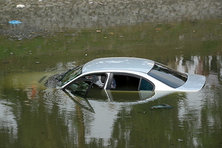 Mập mờ số phận những chiếc xe ô tô trôi sông