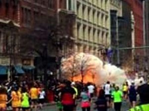 Clip: Nổ bom kinh hoàng tại cuộc thi chạy marathon ở Mỹ