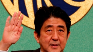 Thủ tướng Nhật thoát chết trong vụ đâm xe liên hoàn