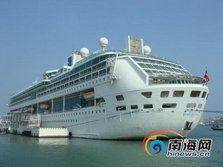 Tàu du lịch Trung Quốc ngang nhiên ra Hoàng Sa