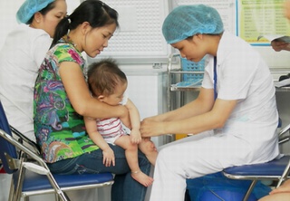 Trung tâm y tế dự phòng Hà Nội: Thiết lập đường dây nóng phản ảnh thắc mắc khi tiêm vắc xin