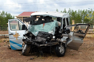 Tai nạn giao thông thảm khốc: Lỗi của ai?