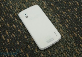 Android 4.3, Nexus 4 trắng sẽ xuất hiện vào tháng 6/2013