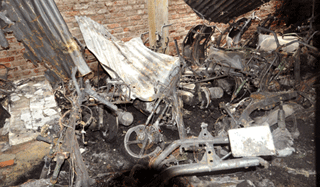  Cận cảnh vụ cháy làm 40 xe máy bị thiêu rụi