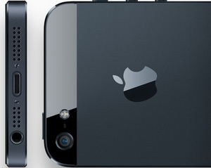 iPhone giá rẻ có 5 màu khác nhau, ra trước iPhone 5S