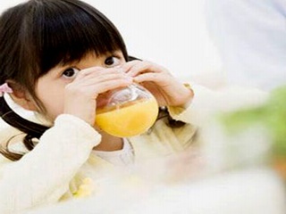 Những loại nước tốt cho sức khoẻ của trẻ em