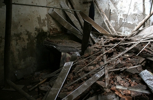 Nhà xây gần 40 năm đổ sập, đè chết nam thanh niên