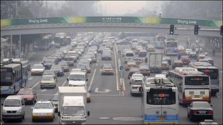 Trung Quốc dồn dập hạn chế mua ô tô