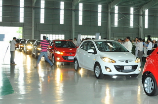 Mazda xuất lô xe đầu tiên sang Lào