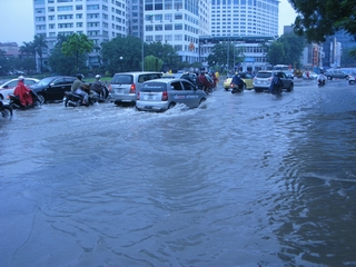 Mưa đã giảm, Hà Nội &quot;thoát&quot; nguy cơ lụt như 2008