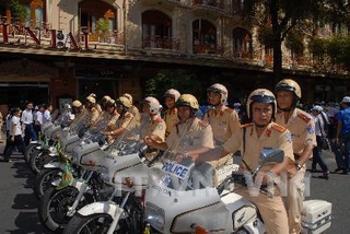 Hà Nội: 400 cảnh sát ra quân dẹp “loạn” giao thông