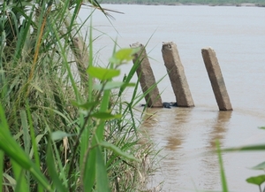 Phát hiện xác người phụ nữ trôi trên sông Hồng