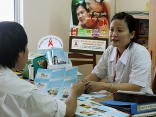 Trung bình mỗi ngày cả nước thêm 29 người nhiễm HIV