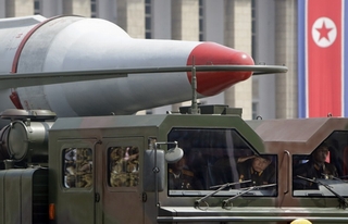 Siêu tên lửa Triều Tiên khiến các cường quốc choáng váng