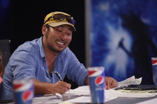 Dũng “khùng” giành thêm vé vàng cho thí sinh Vietnam Idol
