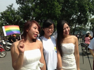 Hà Nội: Hàng trăm người dự đám cưới 2 cặp đồng tính