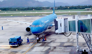 Vietnam Airlines hủy hàng loạt chuyến bay tới Huế, Đà Nẵng