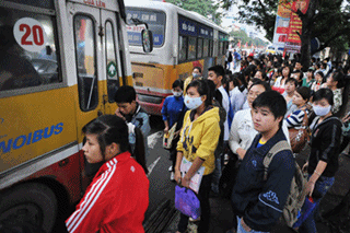 Hà Nội: đề nghị tăng vé xe buýt lên 7.000 đồng