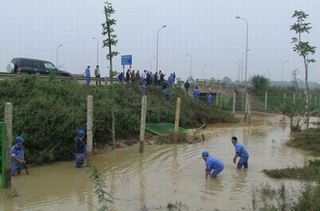 Vỡ ống nước sạch sông Đà: Hôm nay, sẽ cấp nước trở lại cho các hộ dân