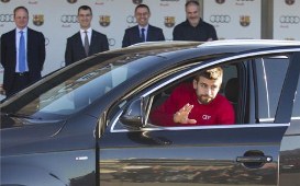 Hàng loạt sao của Barcelona nhận xe siêu sang